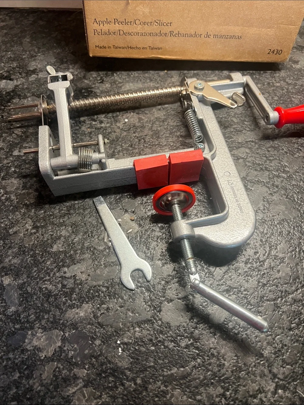 Pampered Chef Apple Peeler Corer Slicer. For pies, crumbles Make slices for kids